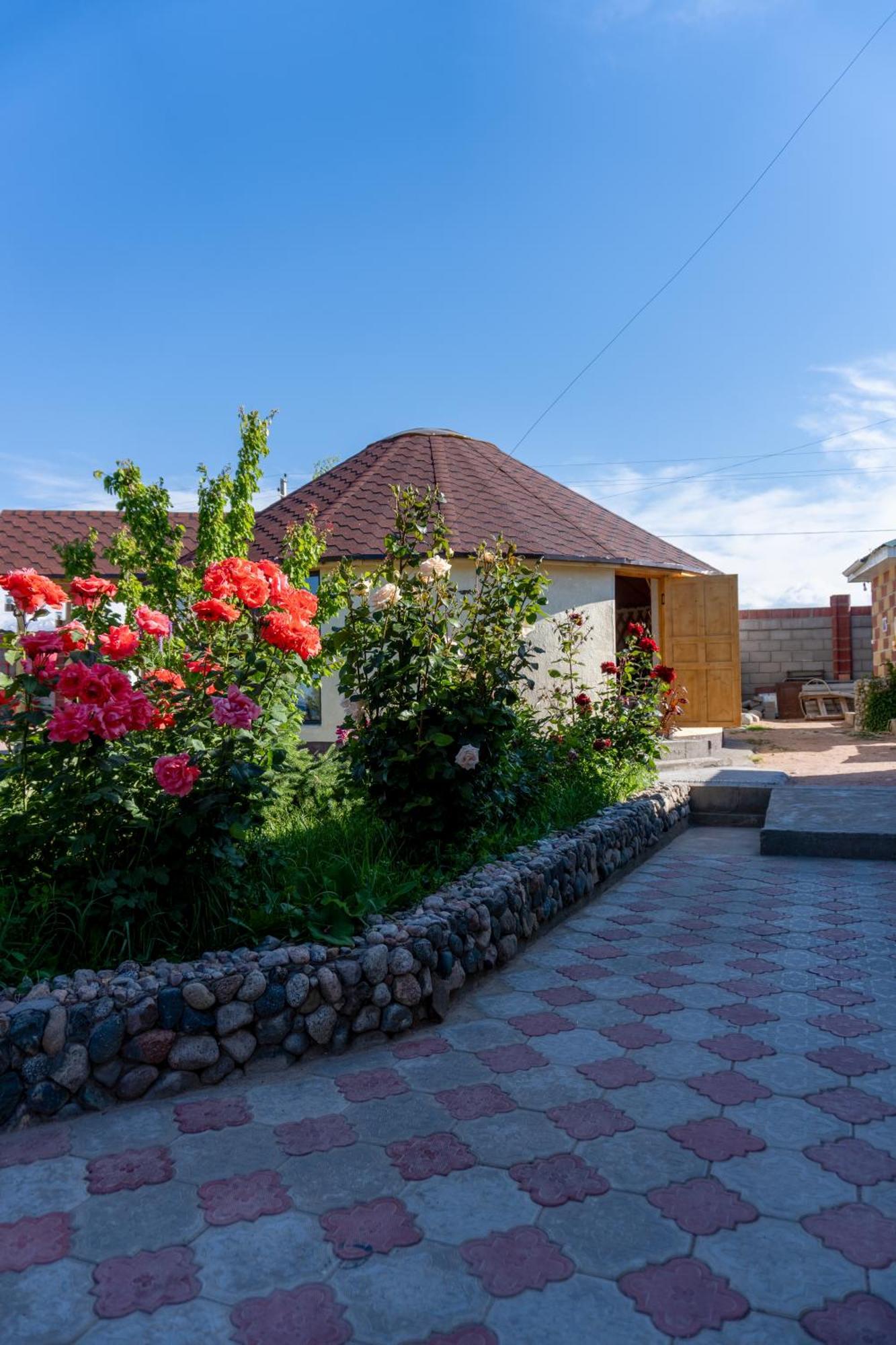 Svetlana Guest House Bokonbayevo Exterior photo